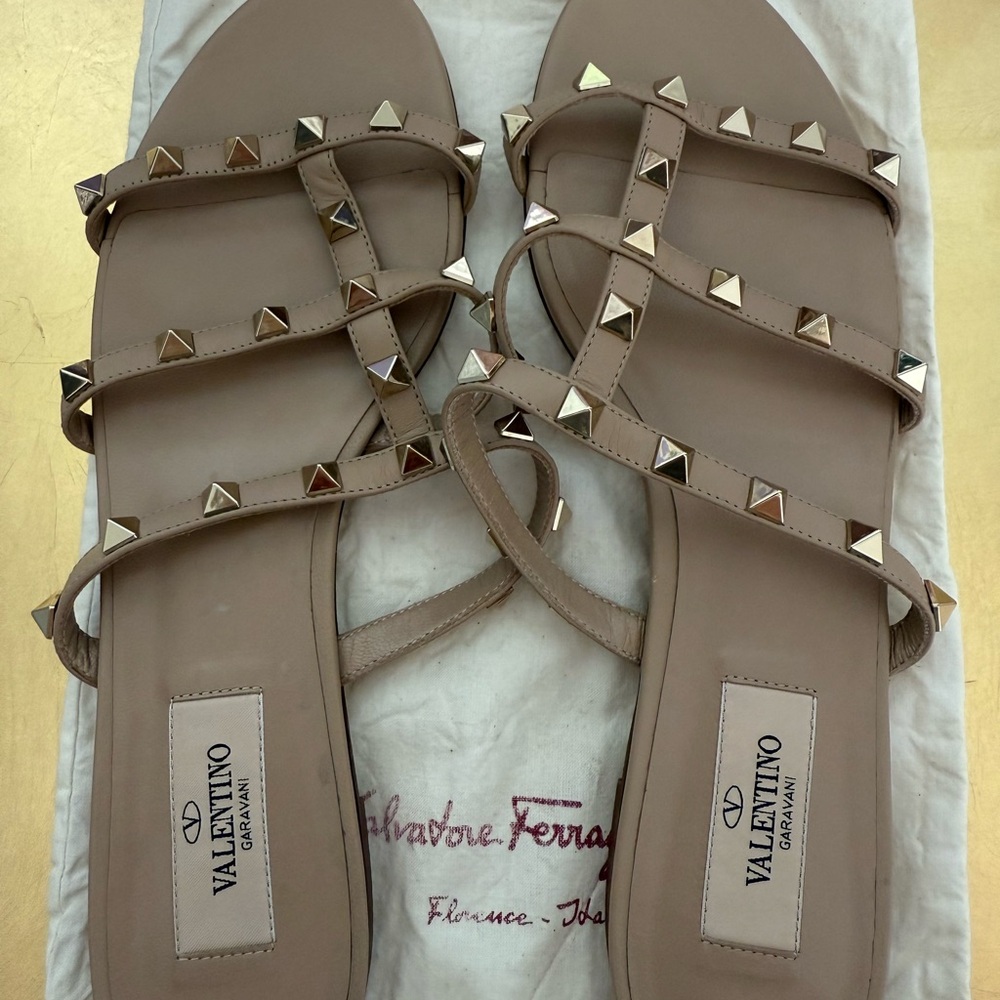 Valentino Garavani Women Rockstud Leather Flat Sandals